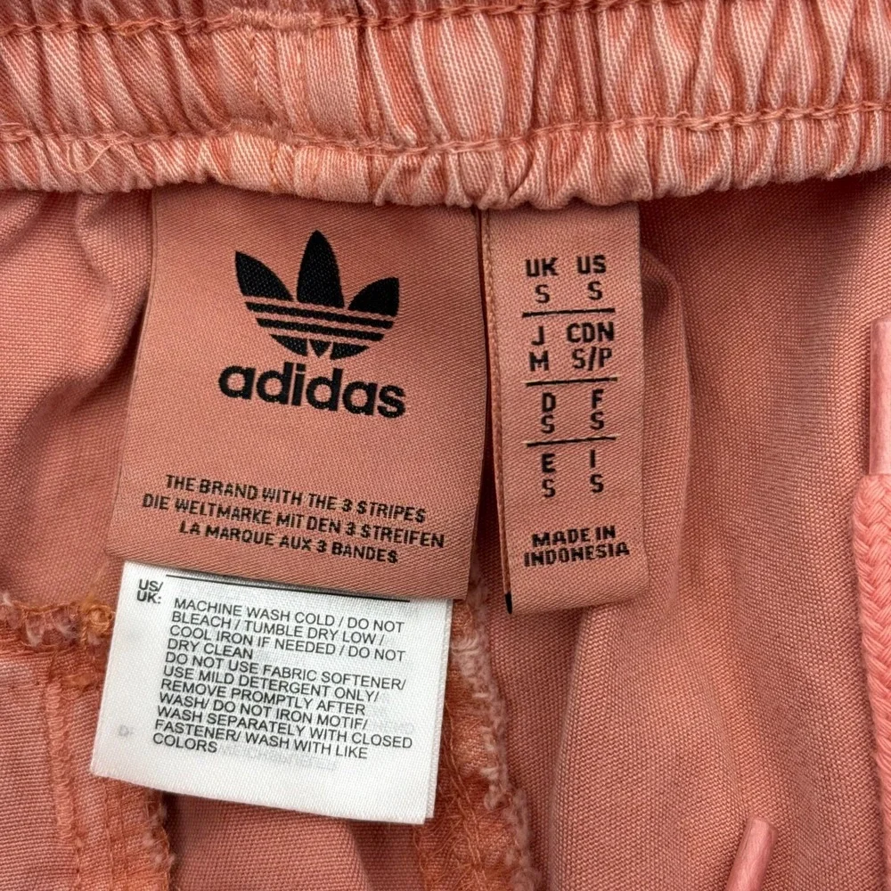 adidas trefoil essentials